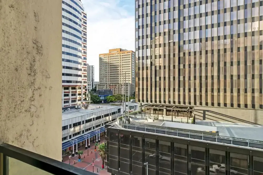 Spacious, Heritage 1 Bedroom Apartment in Cape Town
