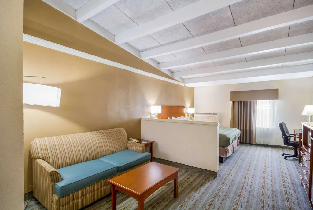 Quality Inn & Suites Kansas City - Independence I-70 East