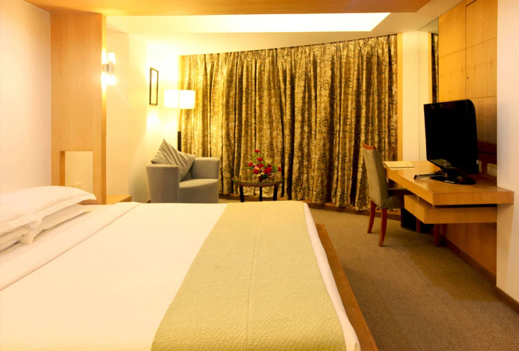 Peninsula Grand