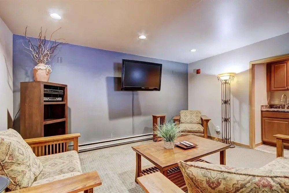 Cedar Lodge 216 by RedAwning