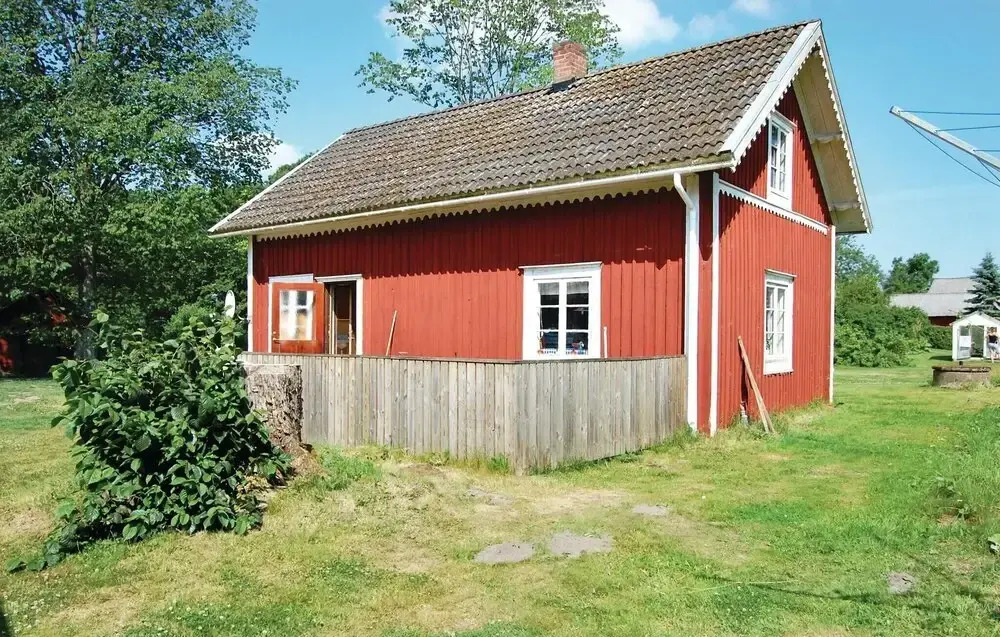Stunning Home in Linneryd With 2 Bedrooms and Wifi