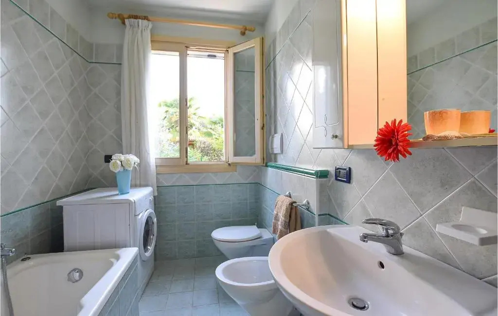 Beautiful Apartment in Jesolo With 2 Bedrooms, Wifi and Outdoor Swimming Pool