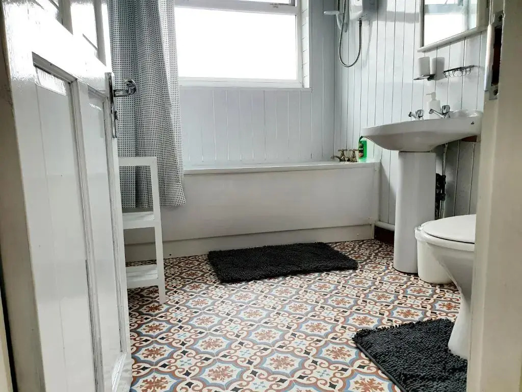 4 Bed House with Parking and WIFI Near Alexander Stadium - Suitable for Long Contractor Stays