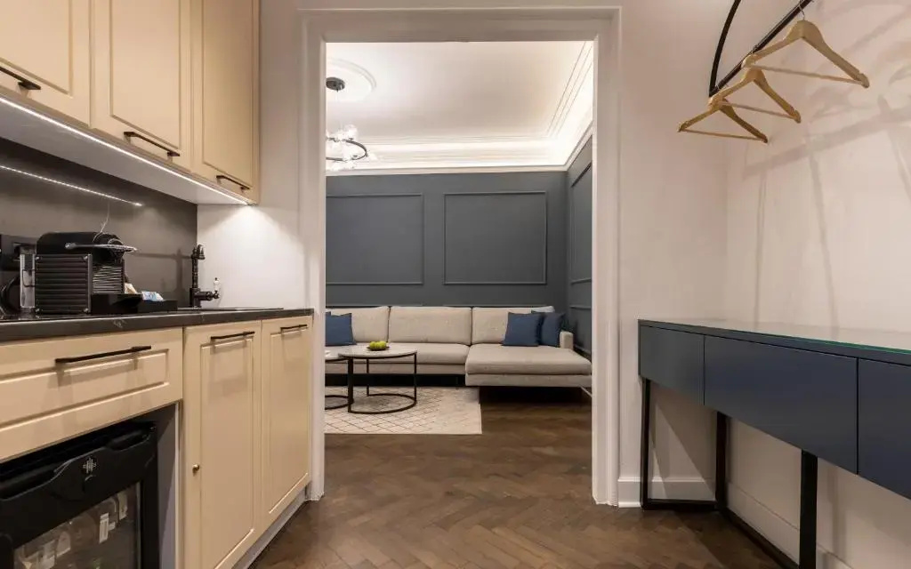 One Luxury Suites