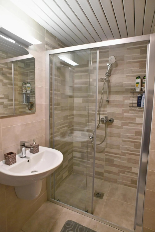 Modern & Cozy near City Center with Balcony, free Parking and coffee