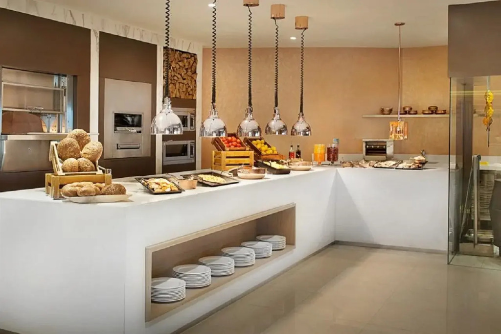 Отель Al Habtoor Grand Resort Autograph Collection