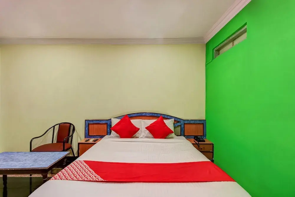 OYO 26562 Dazzle Lodge