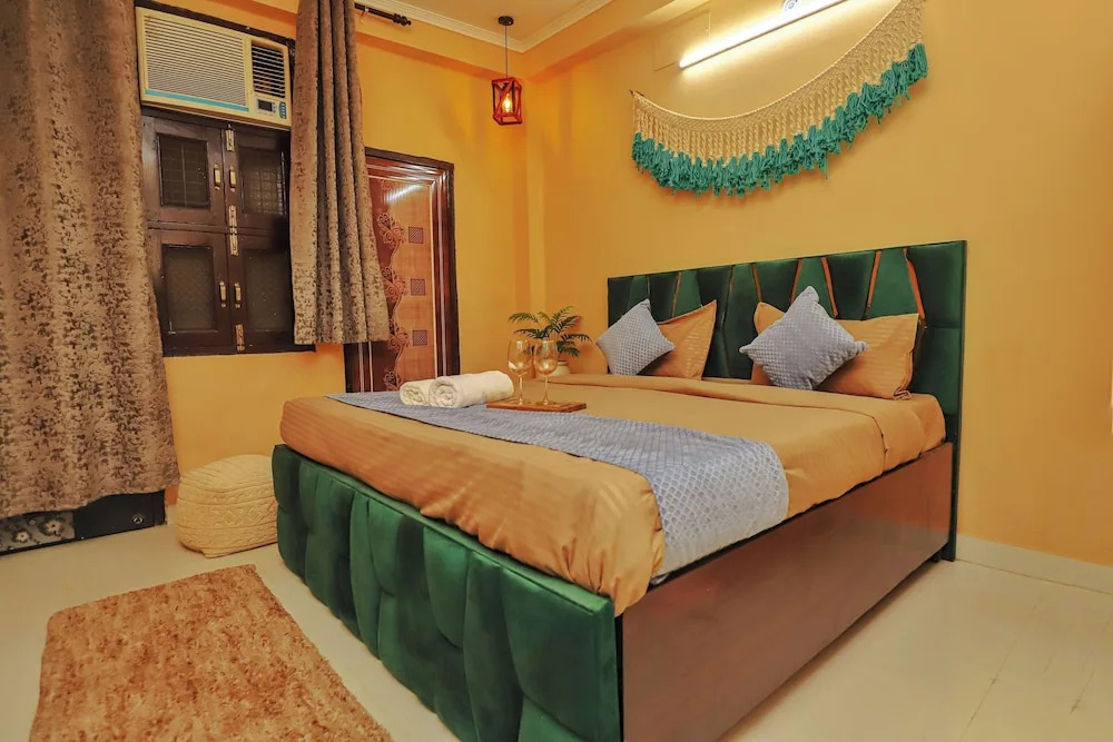 Roomshala 107 Chattarpur Farm House