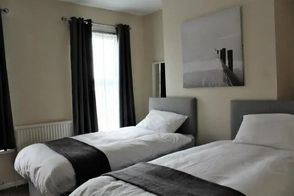 96 TENNENT St Guest House NEW