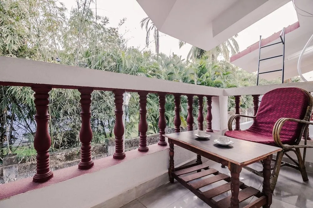 OYO 24114 Home Decent Studio Candolim