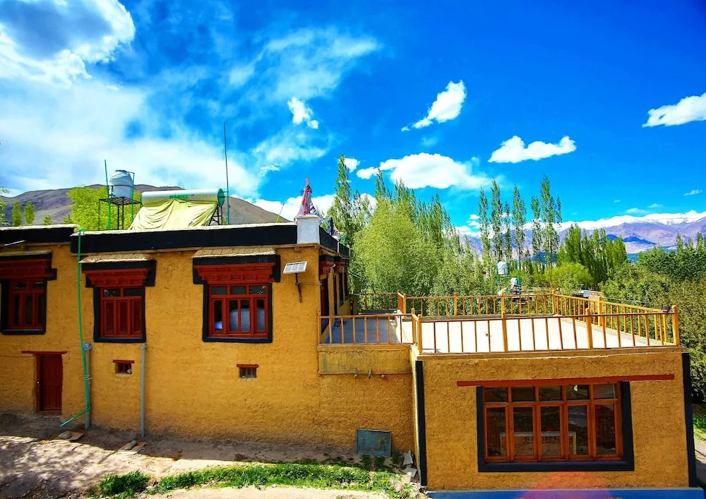TIH Chomal Huts