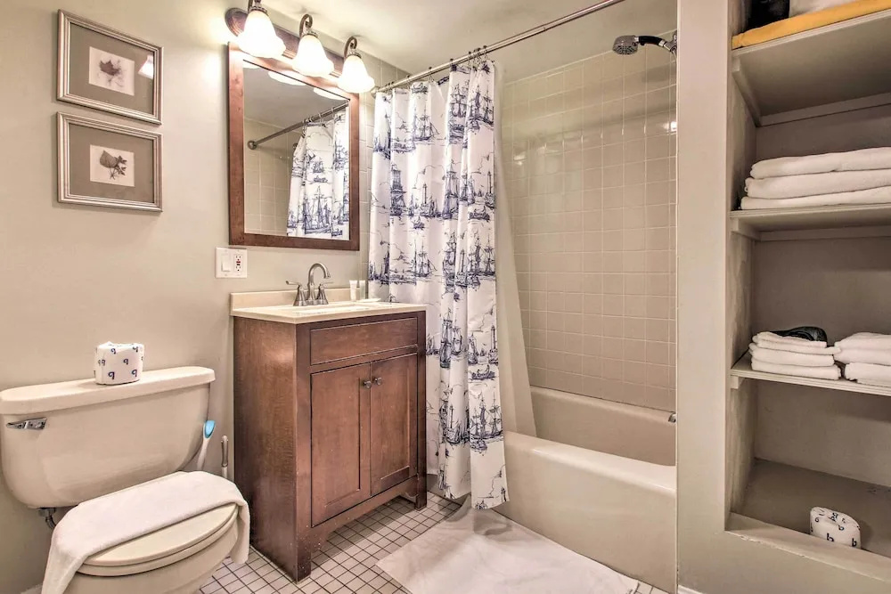 Inviting Salem Apartment Near Waterfront & Museums