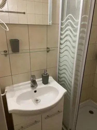 Guest Rest Studio Apartments