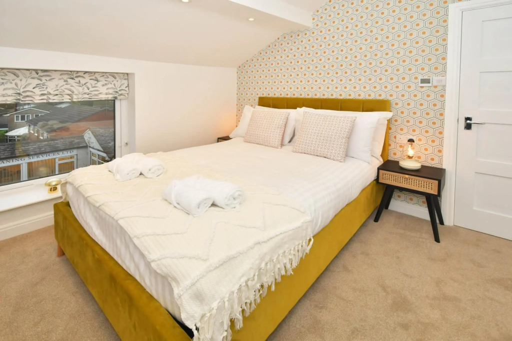 Antrobus Deluxe Apartments by YourStays