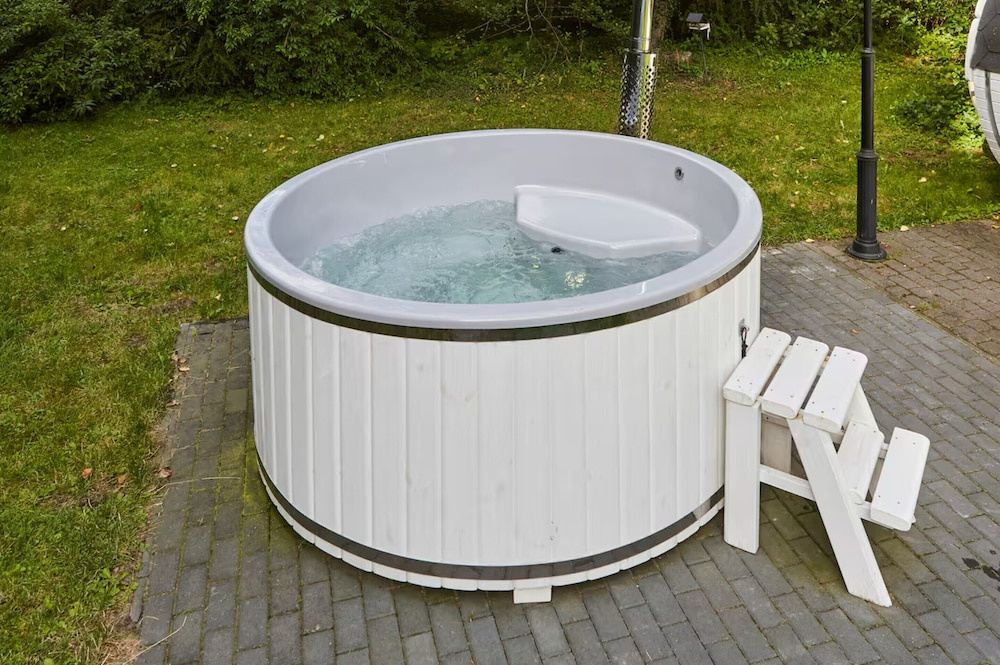 Spacious Holiday Home, Pool, Sauna, Whirlpool