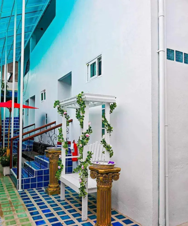 Baan Khlong Mae Kha Hotel