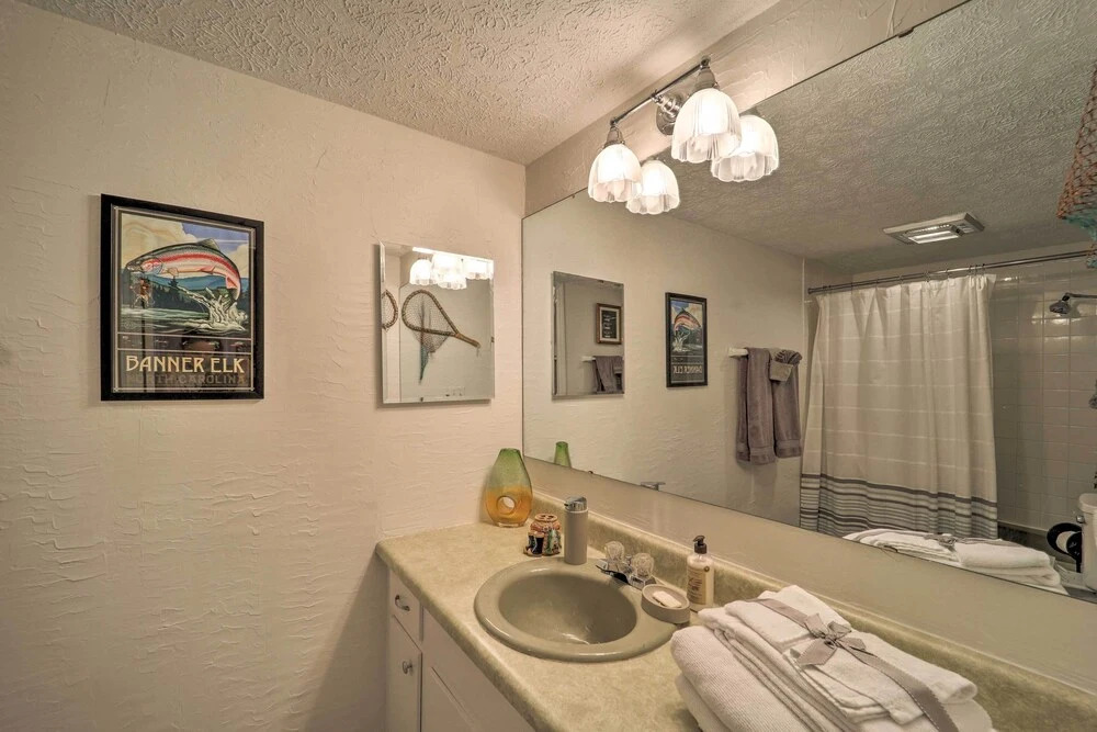 Beautiful Beech Mountain Condo w/ Private Balcony!
