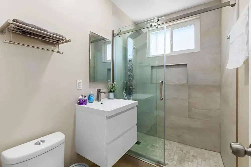 Cozy 2BR Home With Bright Interior Relaxing Patio