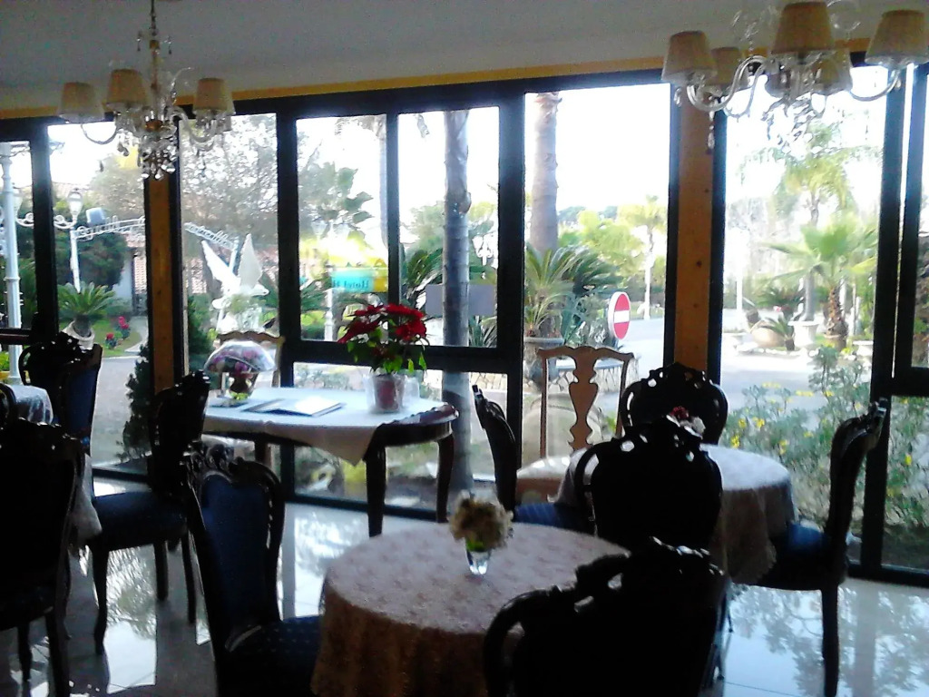 Hotel Happy Days