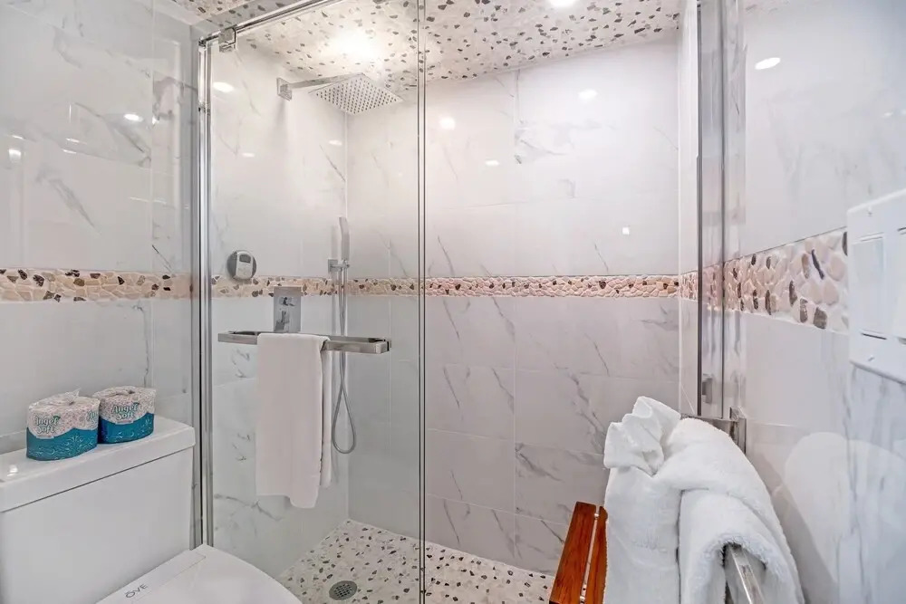 Newly Remodeled - 30th Floor Suite with EPIC Mountain Views