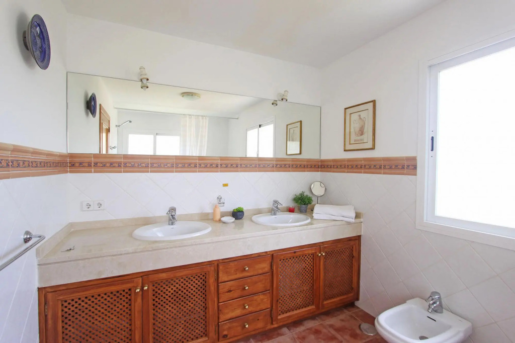 1106 Marbella Large Family Villa