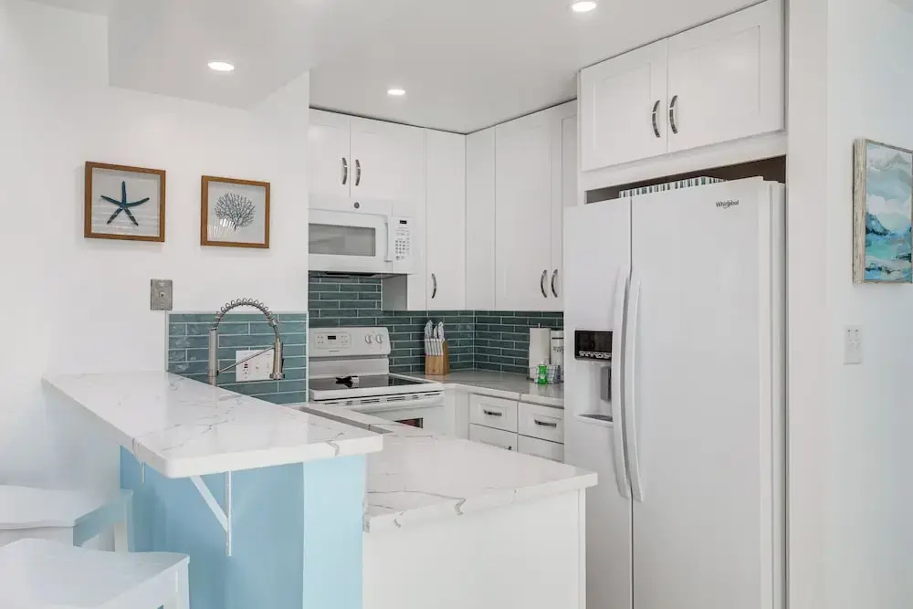Bright & Airy Myrtle Beach Condo: 1 Block to Ocean