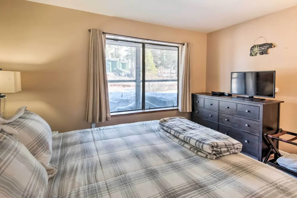 Walk to Ski Lift & Village: Lovely Kirkwood Condo