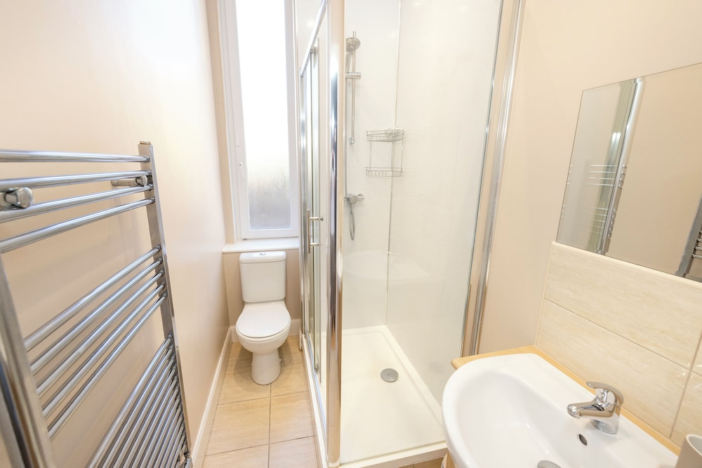 Elegant 2-Bed Flat with Edinburgh Charm