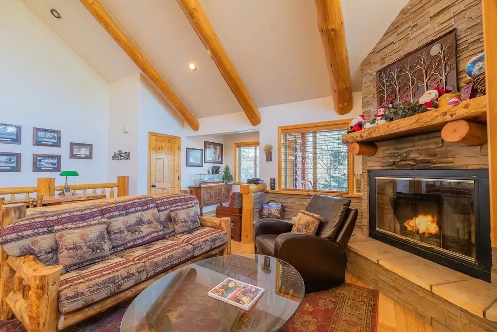 Bearfoot Bungalow - Premium And Spacious Home Close To The National Forest And The Village. 4 Bedroom Home