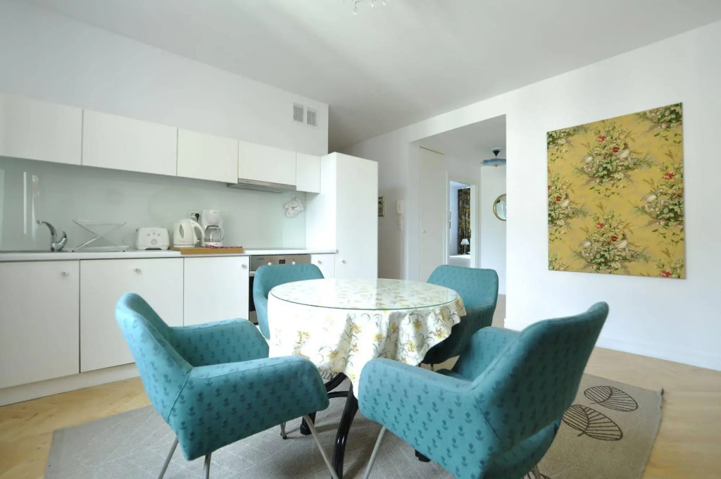 Crystal Suites Old Town