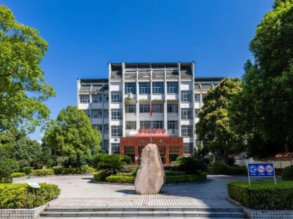 Wangxian Hotel (No. 2 Middle School South Campus Wangxianling Square)