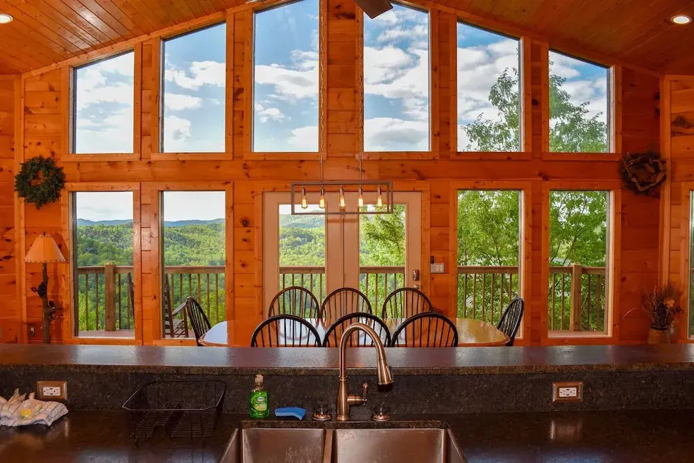 THE PINNACLE - 6 Br Cabin