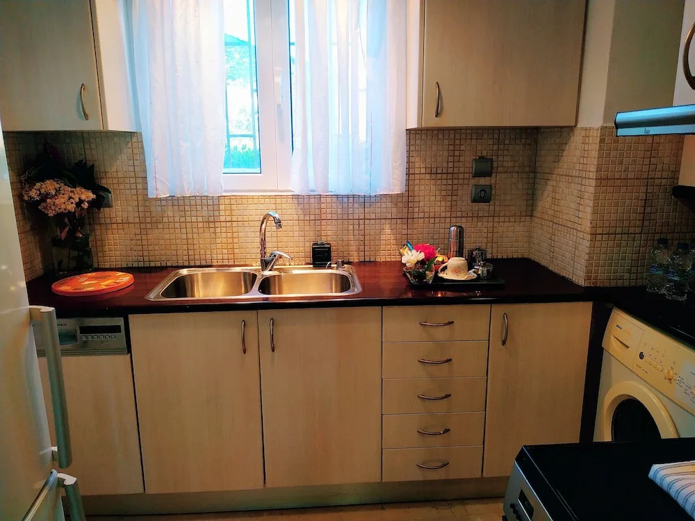 House Sleeps 4 With Pets