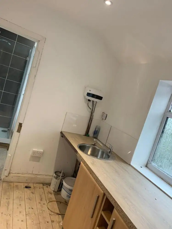 Corner Shop Apartments Sleeps 5 Parking