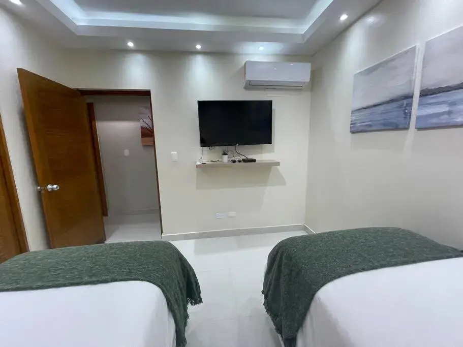 City View 2Br Downtown Stylish Sleeps 4 +WiFi+ Gym