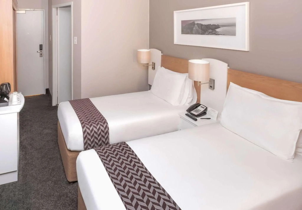StayEasy Century City