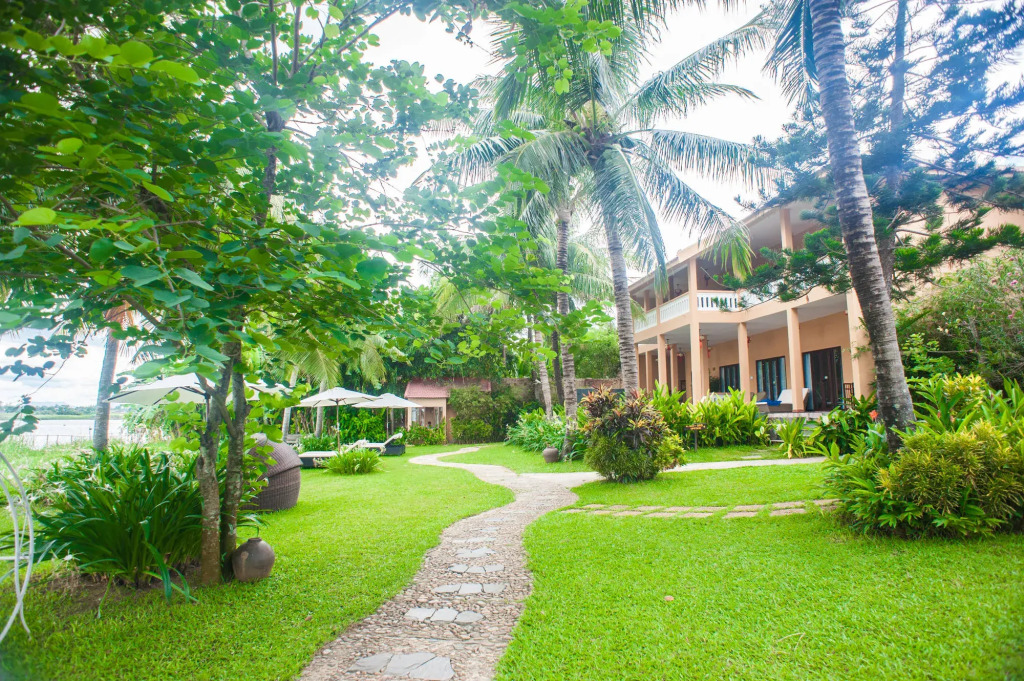 Vinh Hung Riverside Resort & Spa