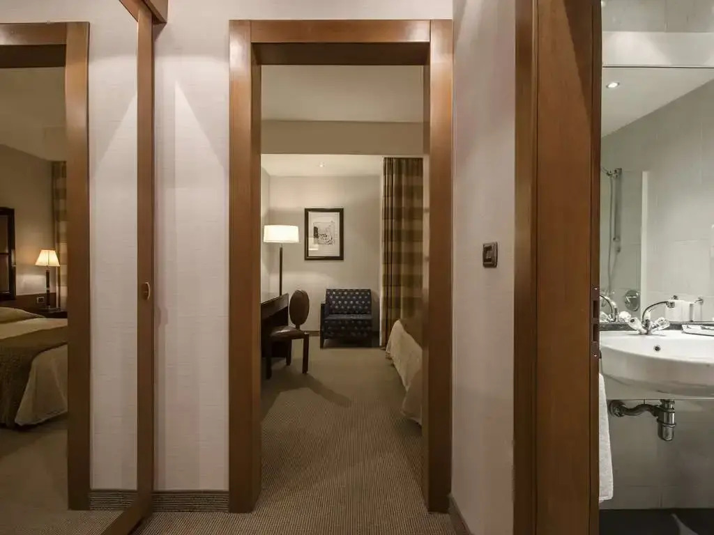 FlyOn Hotel & Conference Center