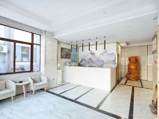 Qingmu Hotel (Hexian Xiaoshikouzhen Huai Commercial Street)