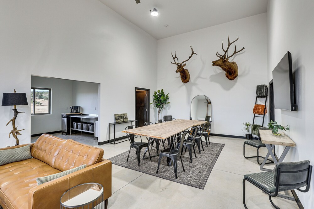 Escape to the Black Hills! Modern Countryside Home