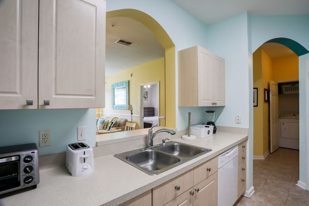 Resort Condo Near Disney With Pool, hot Tub, Tennis, Central AC, & Washer/dryer
