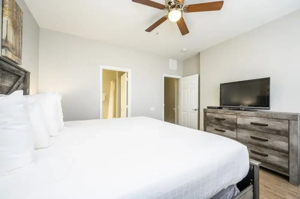 Epic Universe New Listing Beautiful Townhome, Vista Cay 4019