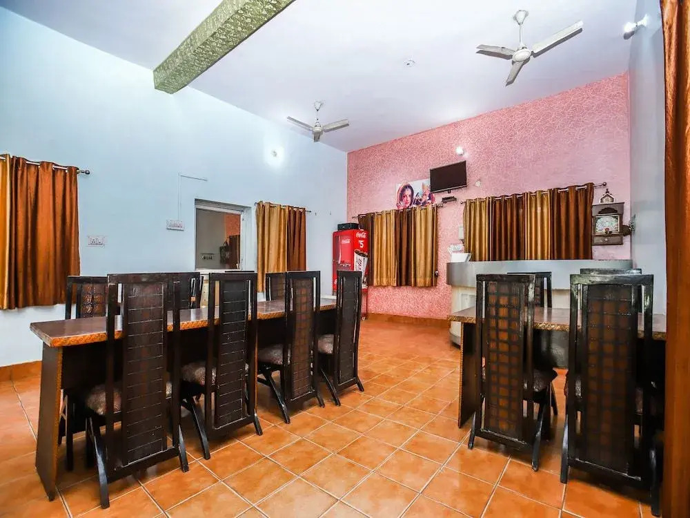 OYO 19456 Hotel Shagun Palace