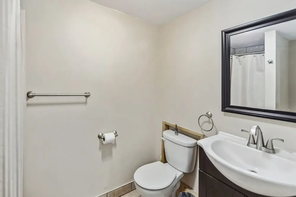 Poconos Chalet Newly Renovated, Great Location 4 Bedroom Home by RedAwning