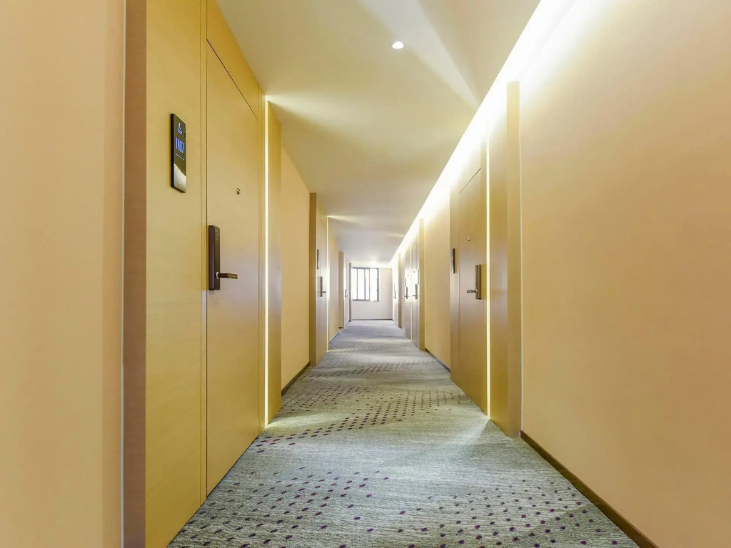 Lavande Hotel (Chongqing Yangjiaping Pedestrian Street Metro Station)