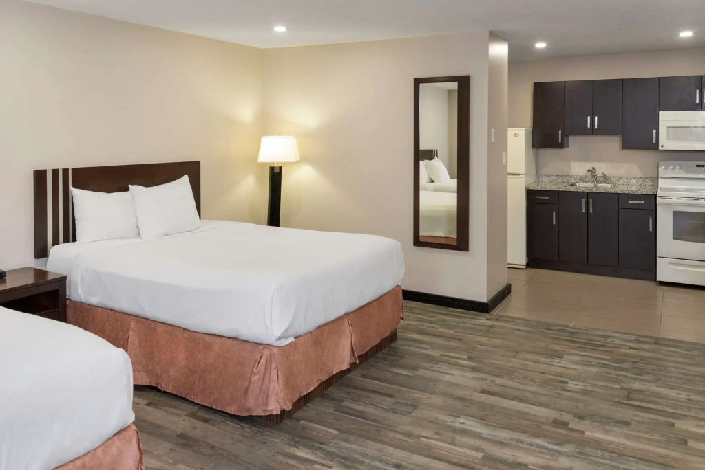 Medicine Hat Inn & Suites