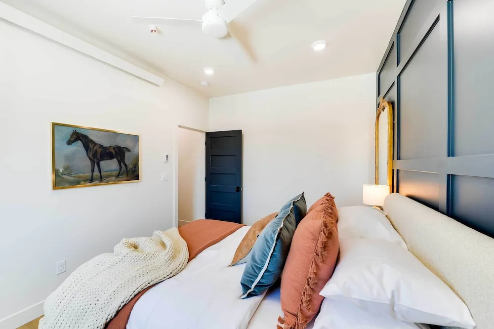The Lofts on 89 Condo - 5 Miles to Salt River!