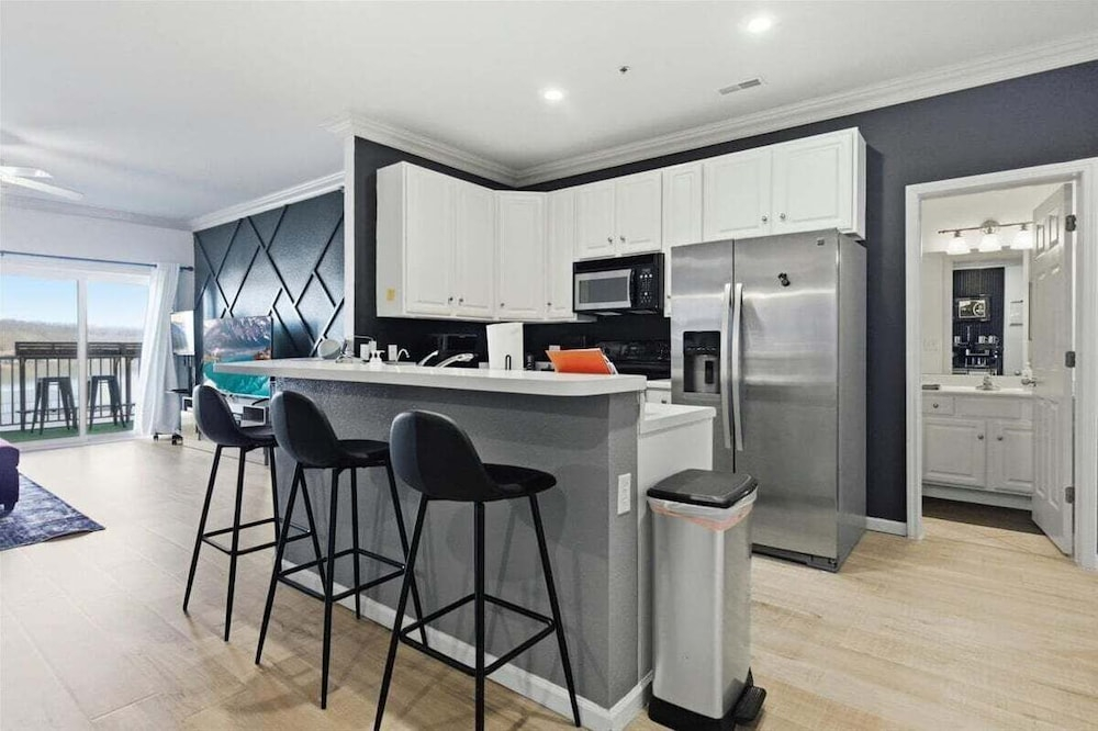 Modern Condo at 11mm in Sunrise w/ PWC & Boat Slip
