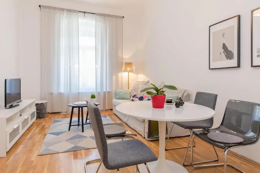 Sunny And Modern Apt In The Center
