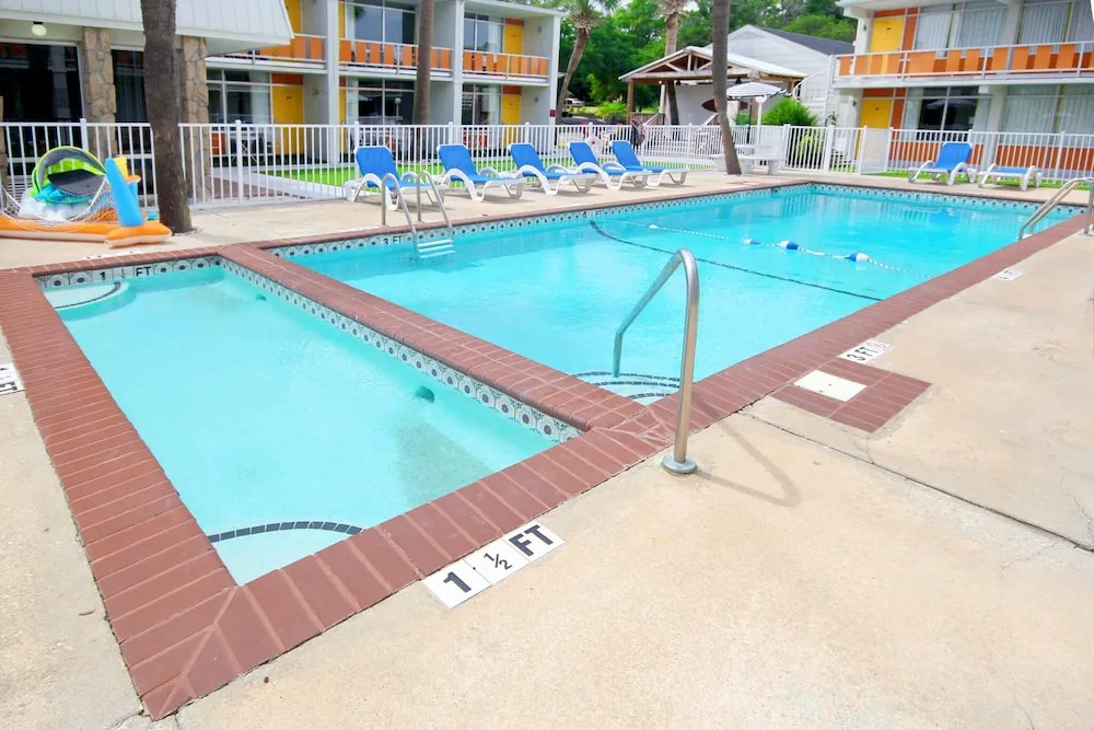 Holiday Shores - ADA Standard King Room